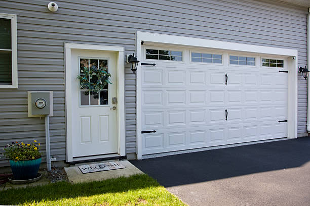 24/7 Emergency Garage Door Panel Replacement experts in Navy, VA